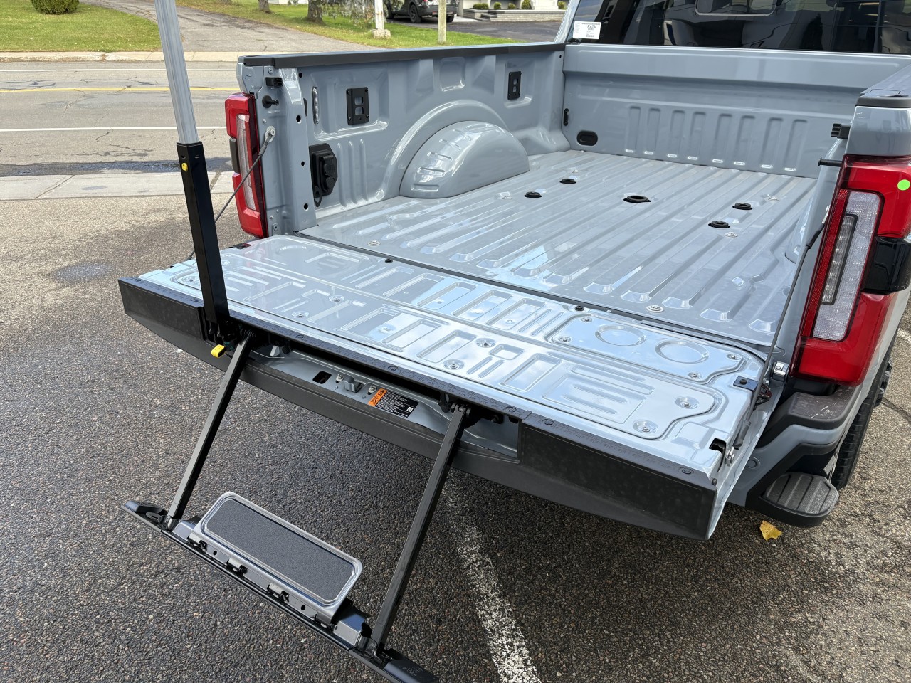 2027 Ford Super Duty F-250 SRW - Image 8