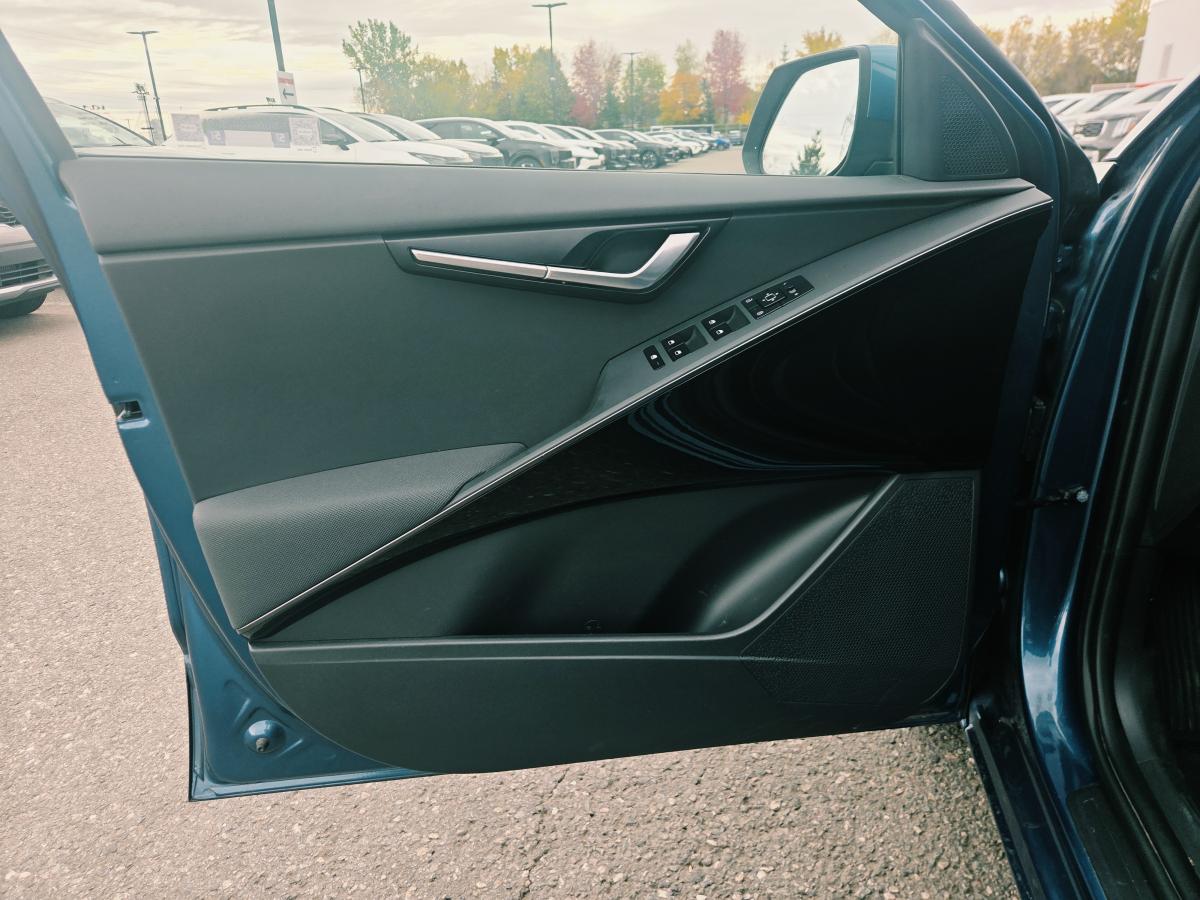 2023 Kia Niro - Image 11