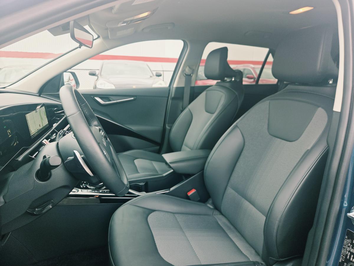 2023 Kia Niro - Image 12