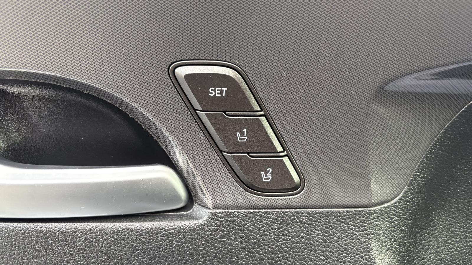 2021 Hyundai Santa Fe - Image 25