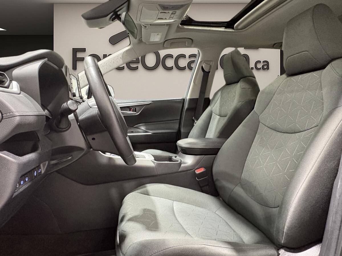 2021 Toyota RAV4 - Image 6