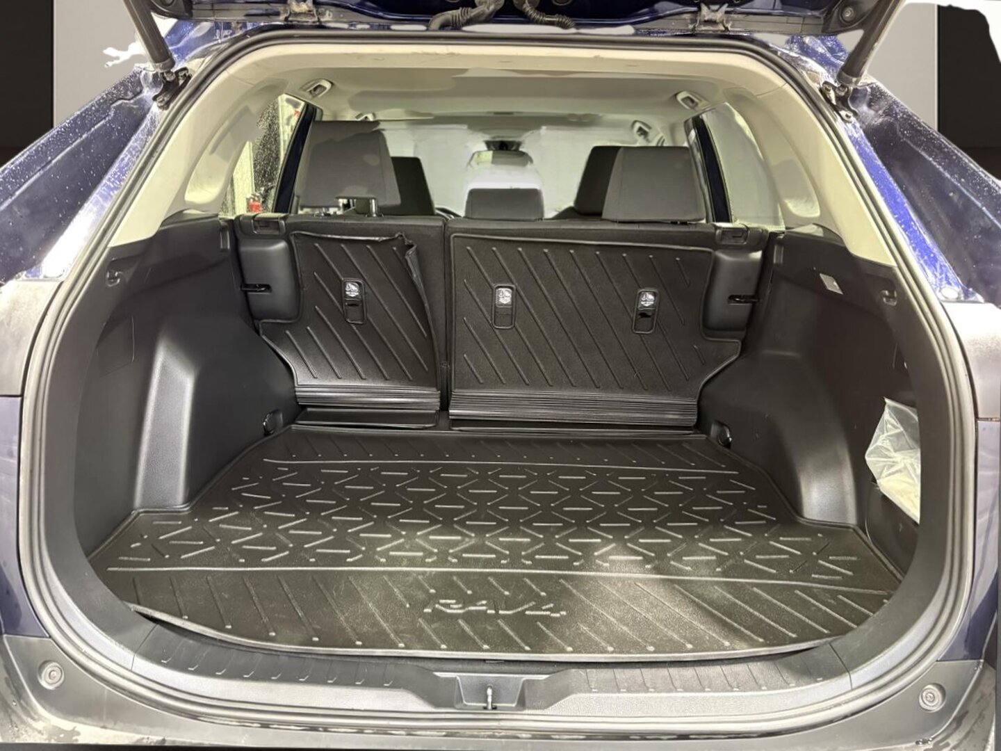 2021 Toyota RAV4 - Image 8