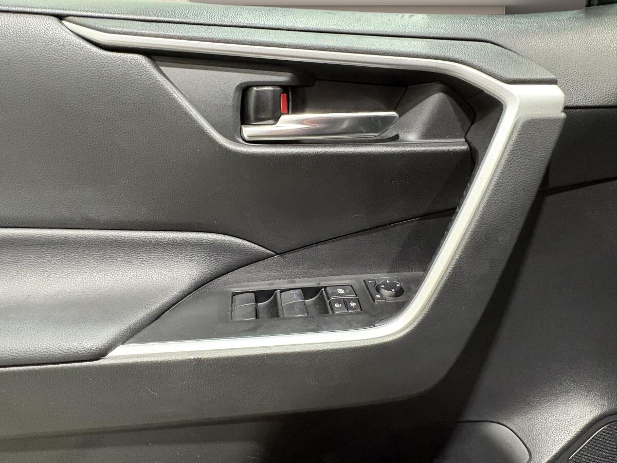 2021 Toyota RAV4 - Image 23