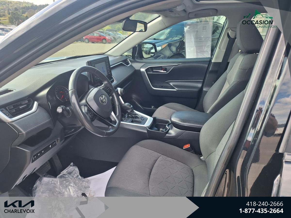 2019 Toyota RAV4 - Image 11