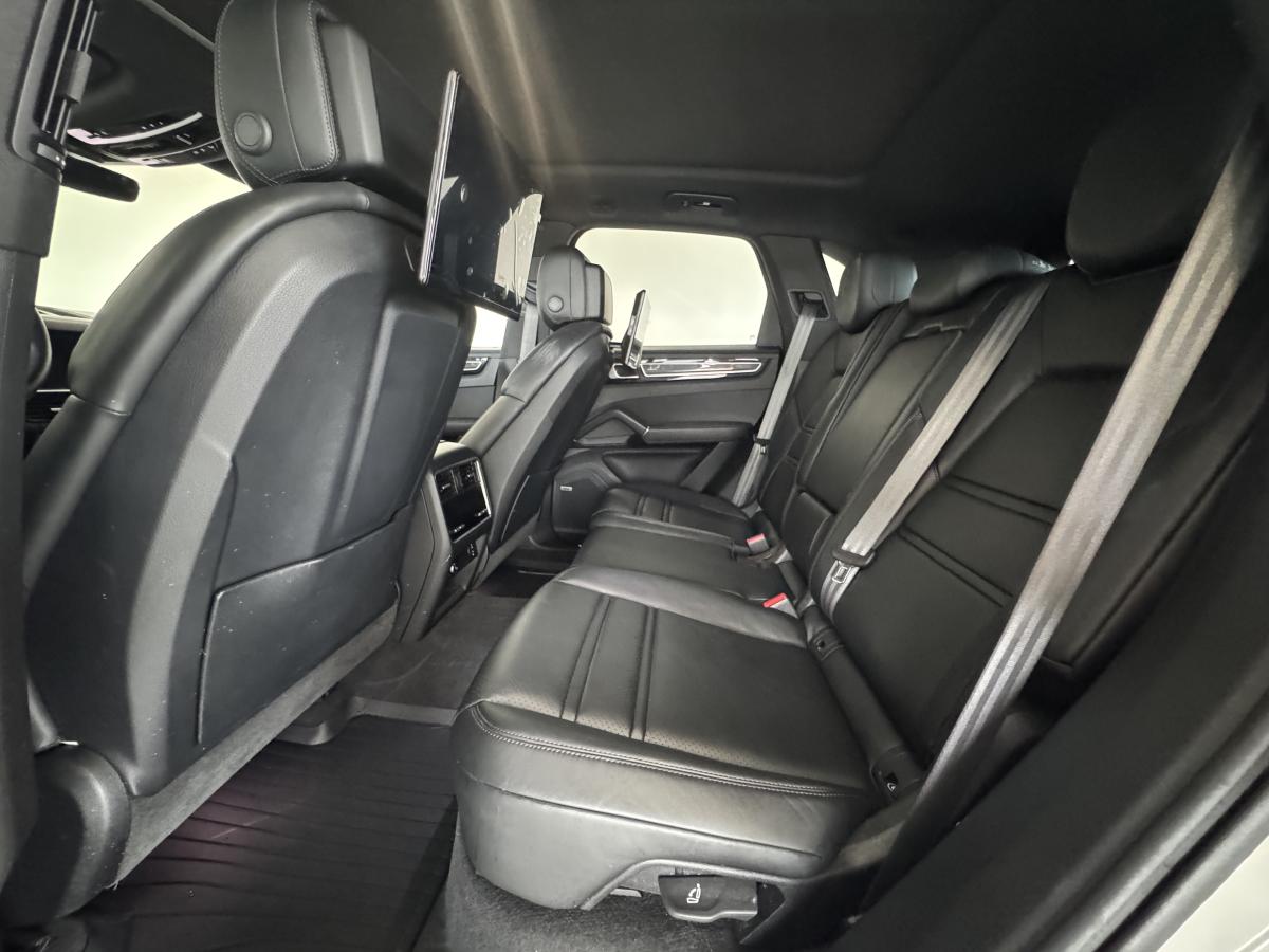 2023 Porsche Cayenne - Image 10