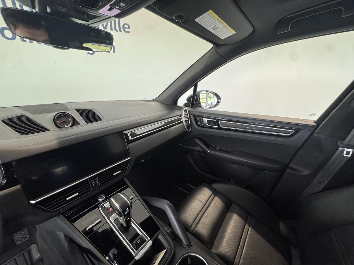 2023 Porsche Cayenne - Image 16