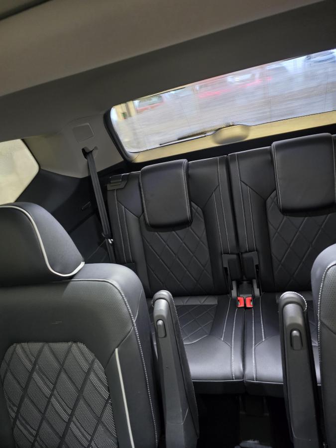 2025 Volkswagen Atlas - Image 21