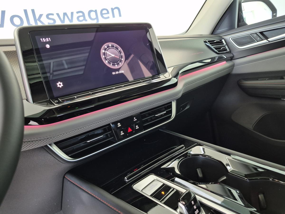 2025 Volkswagen Atlas - Image 19