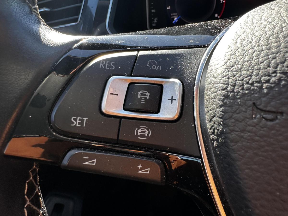 2021 Volkswagen Tiguan - Image 14