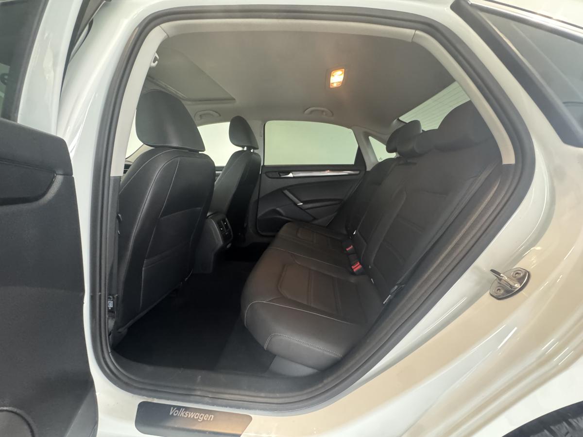 2020 Volkswagen Passat - Image 10