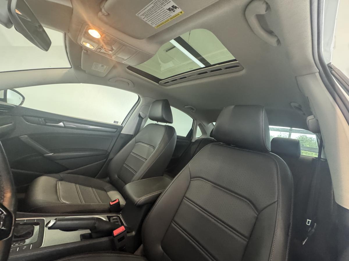 2020 Volkswagen Passat - Image 16