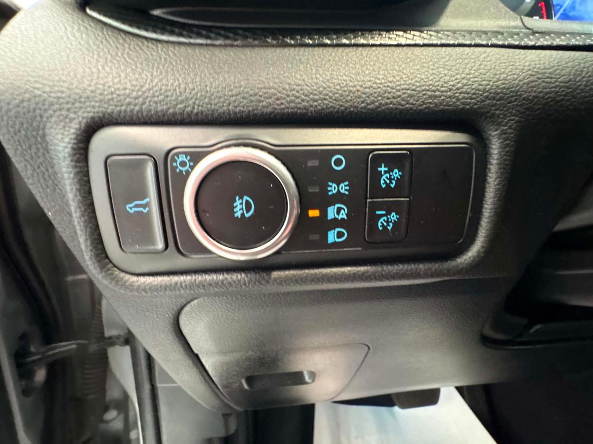 2023 Ford Explorer - Image 18