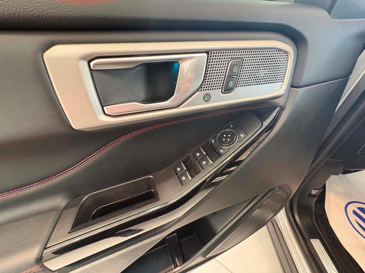 2023 Ford Explorer - Image 21