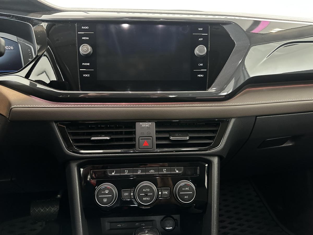 2024 Volkswagen Taos - Image 17