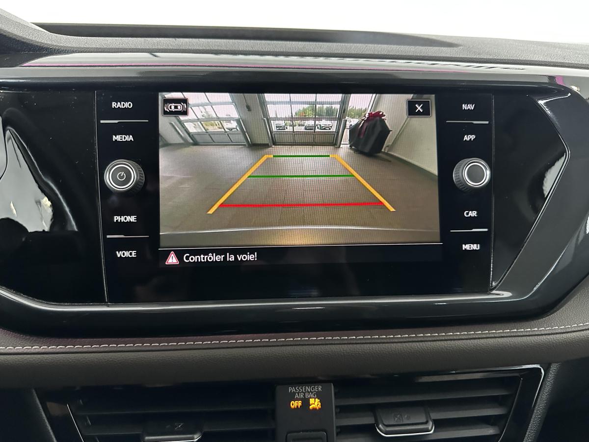 2024 Volkswagen Taos - Image 18