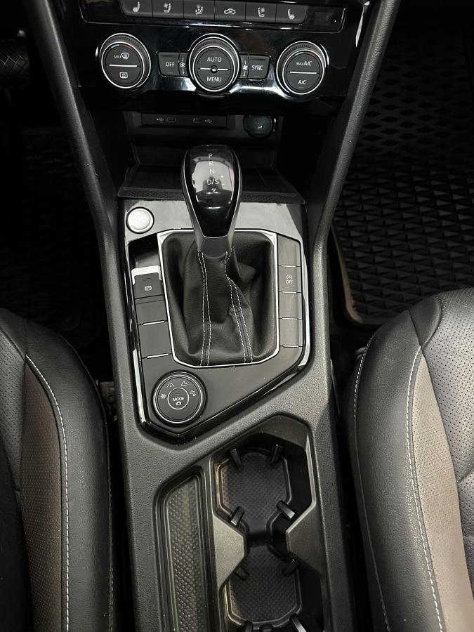2024 Volkswagen Taos - Image 19