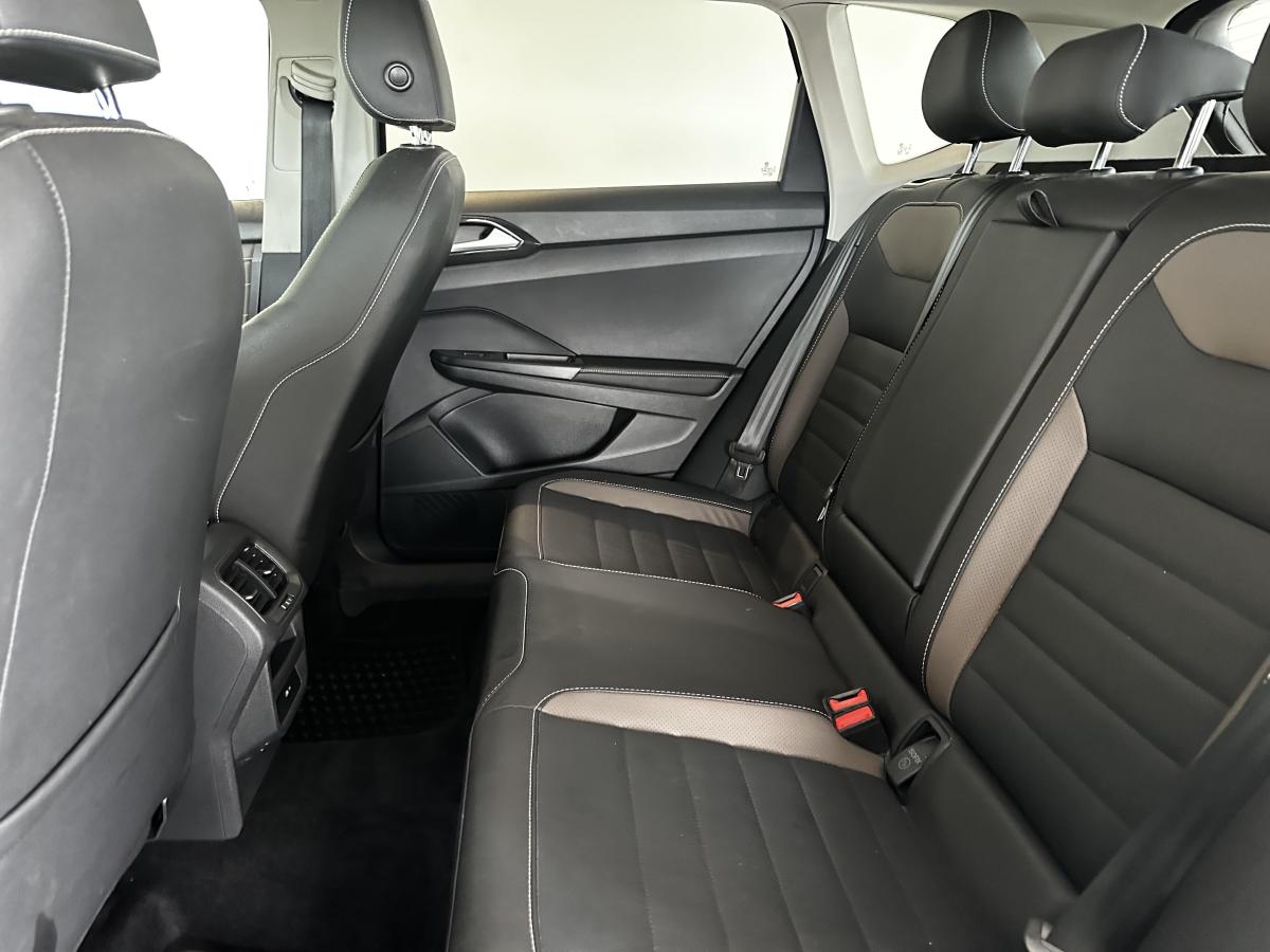 2024 Volkswagen Taos - Image 21