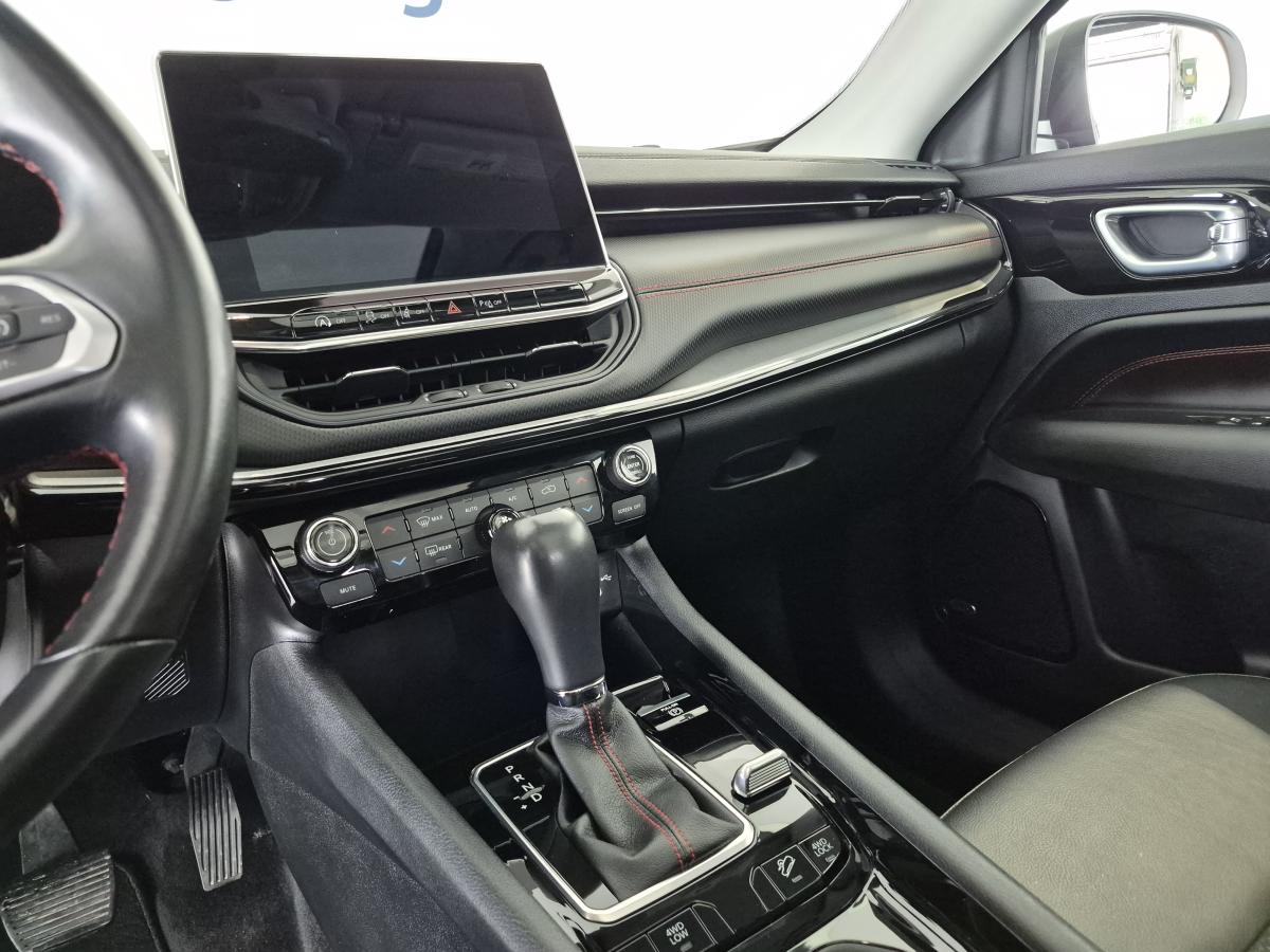2022 Jeep Compass - Image 23