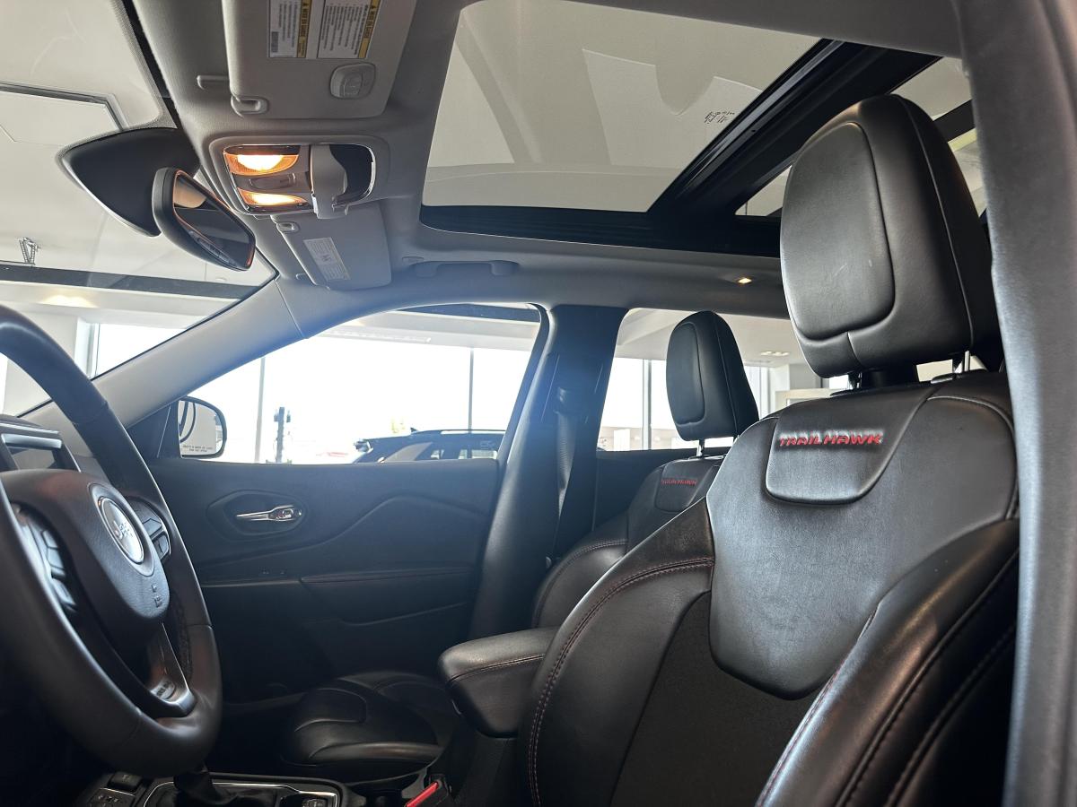 2022 Jeep Cherokee - Image 16