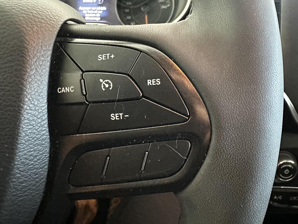 2022 Jeep Cherokee - Image 19