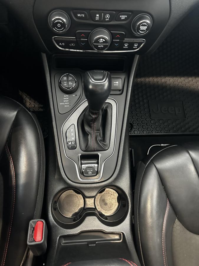 2022 Jeep Cherokee - Image 21