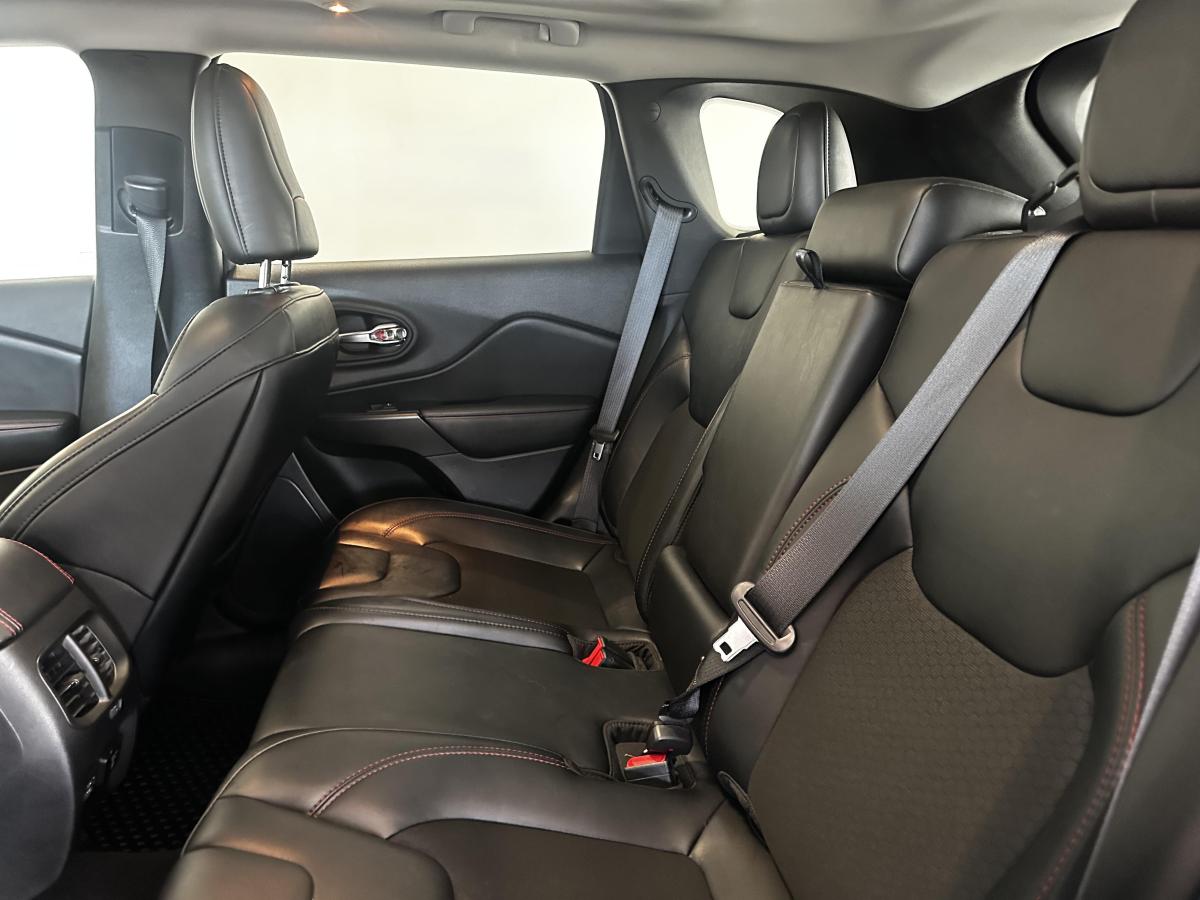 2022 Jeep Cherokee - Image 28