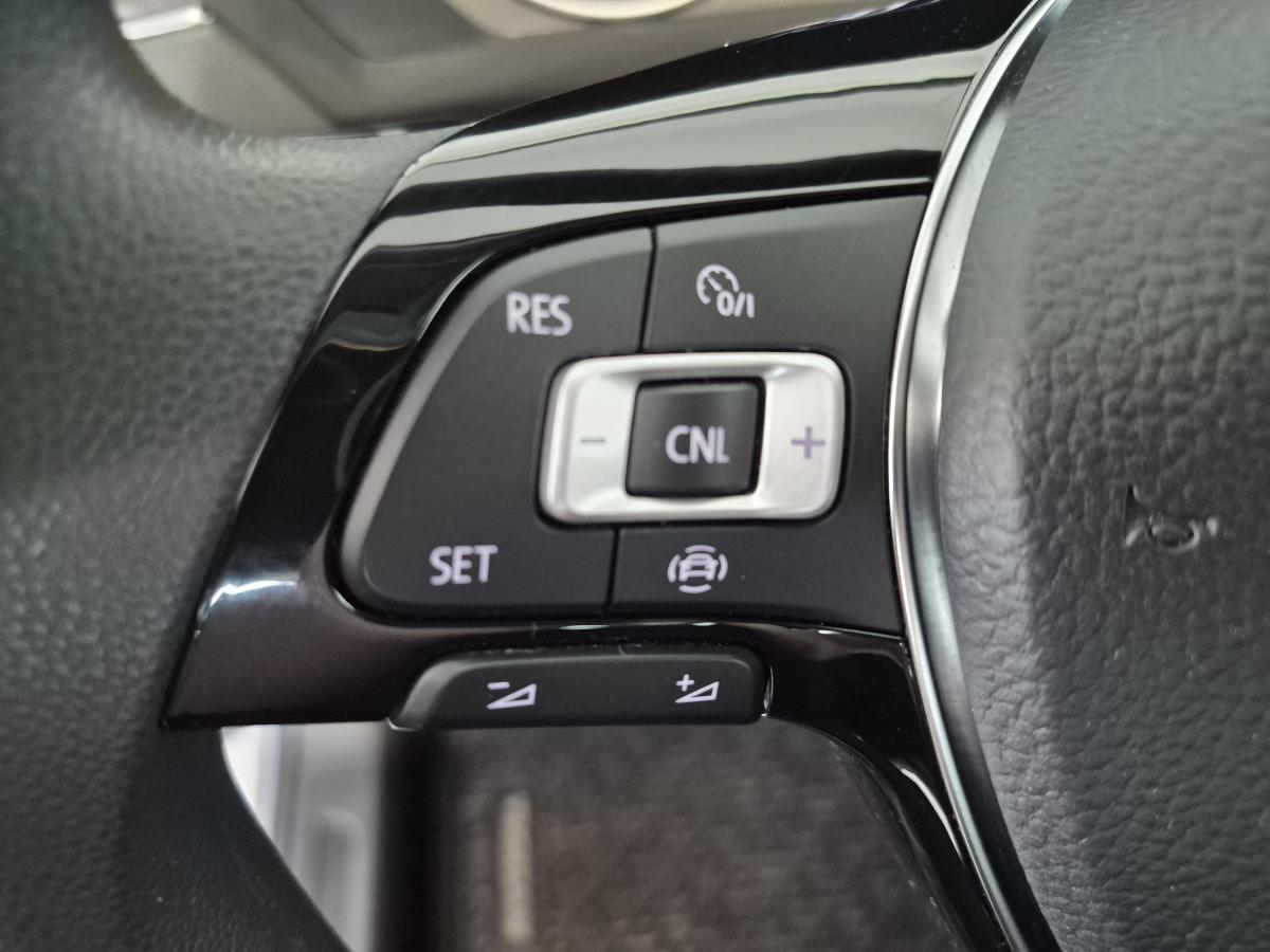 2020 Volkswagen Tiguan - Image 15