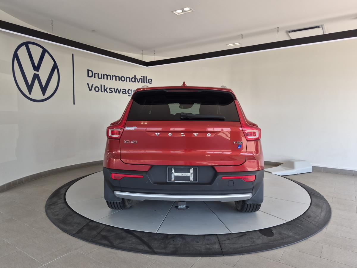 2021 Volvo XC40 - Image 11