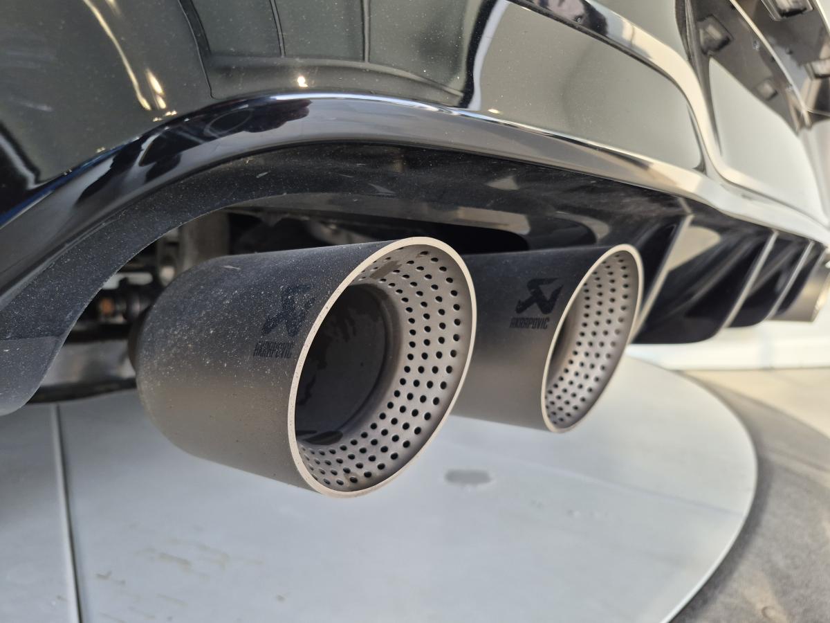 2025 Volkswagen Golf R - Image 10