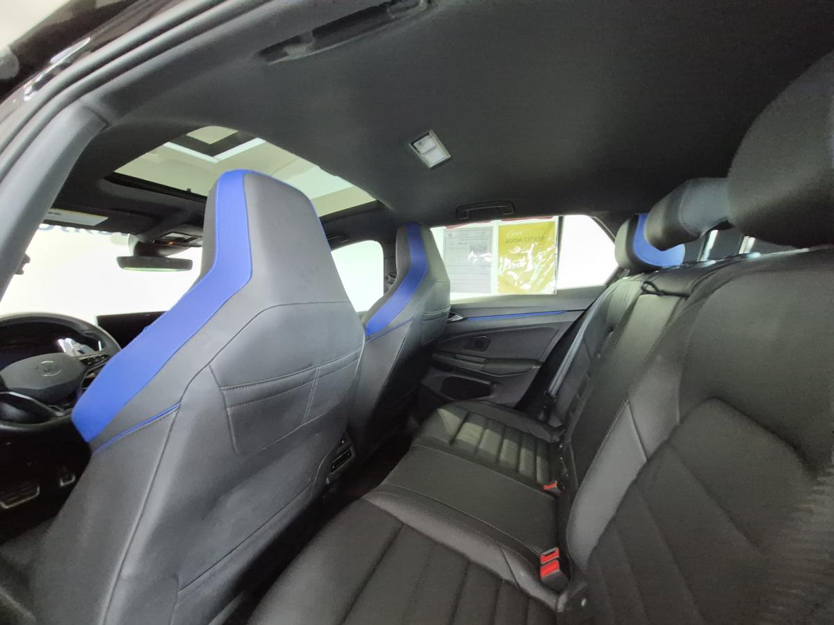 2025 Volkswagen Golf R - Image 12