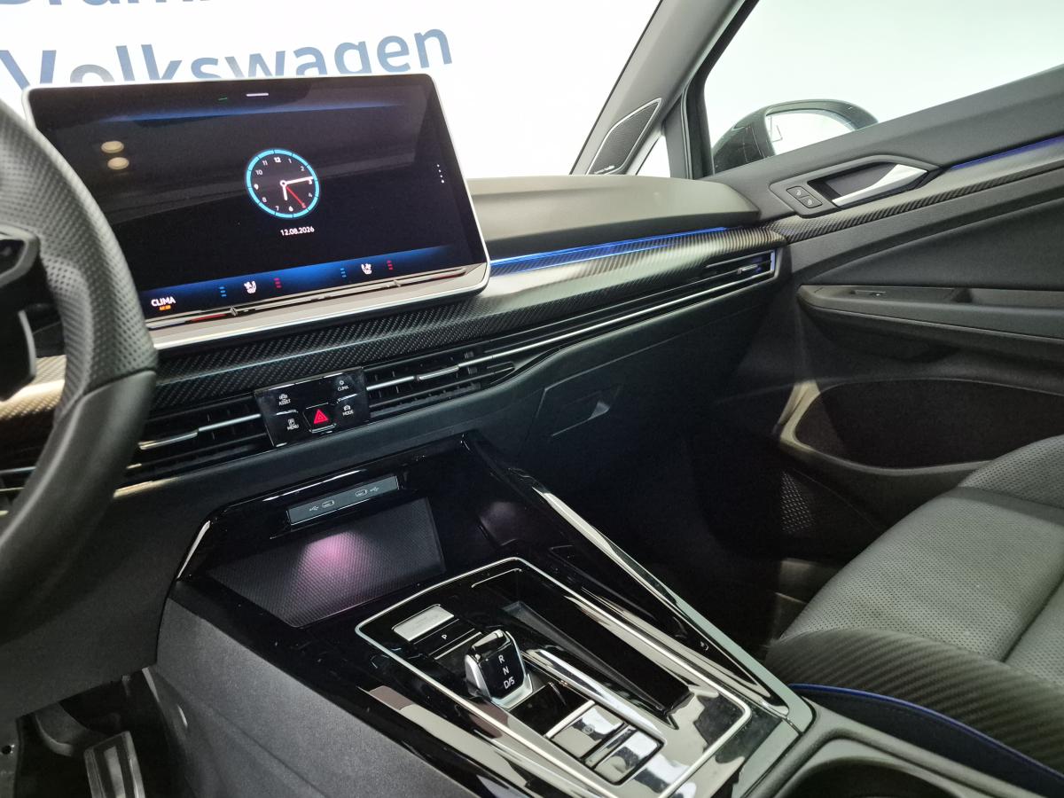 2025 Volkswagen Golf R - Image 18