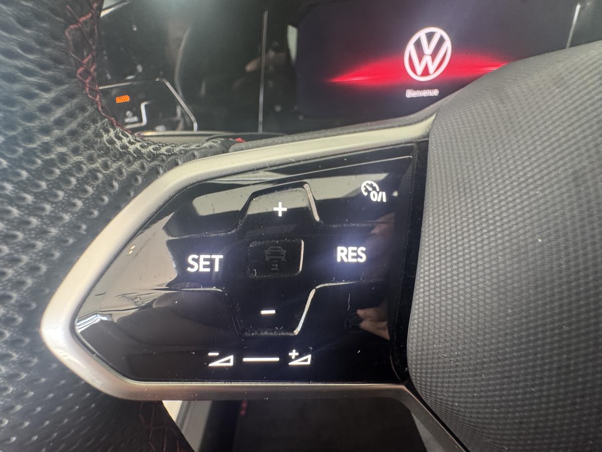 2023 Volkswagen Golf GTI - Image 12
