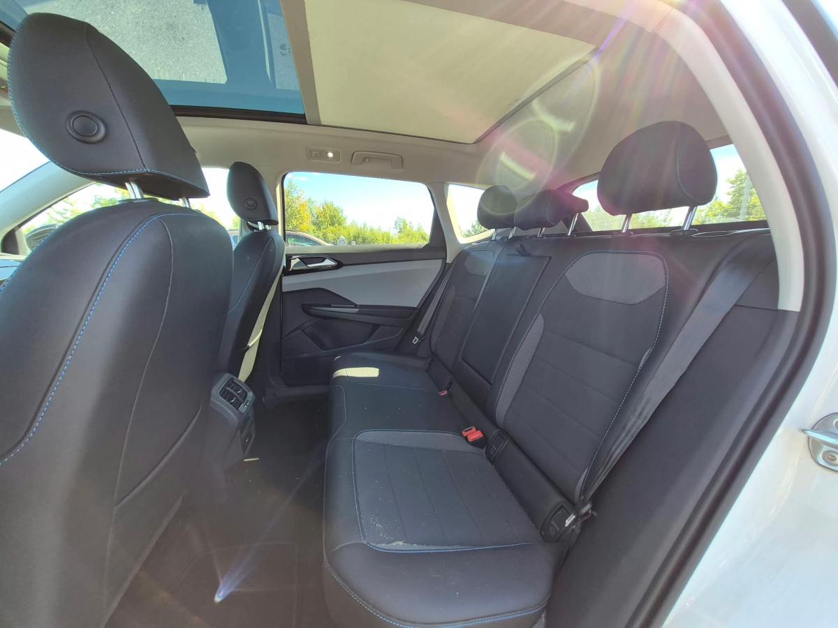 2024 Volkswagen Taos - Image 2