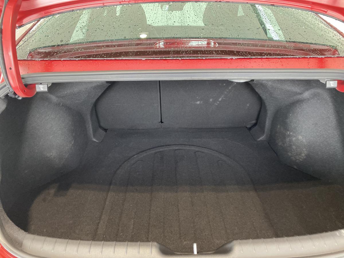 2024 Hyundai Elantra - Image 13