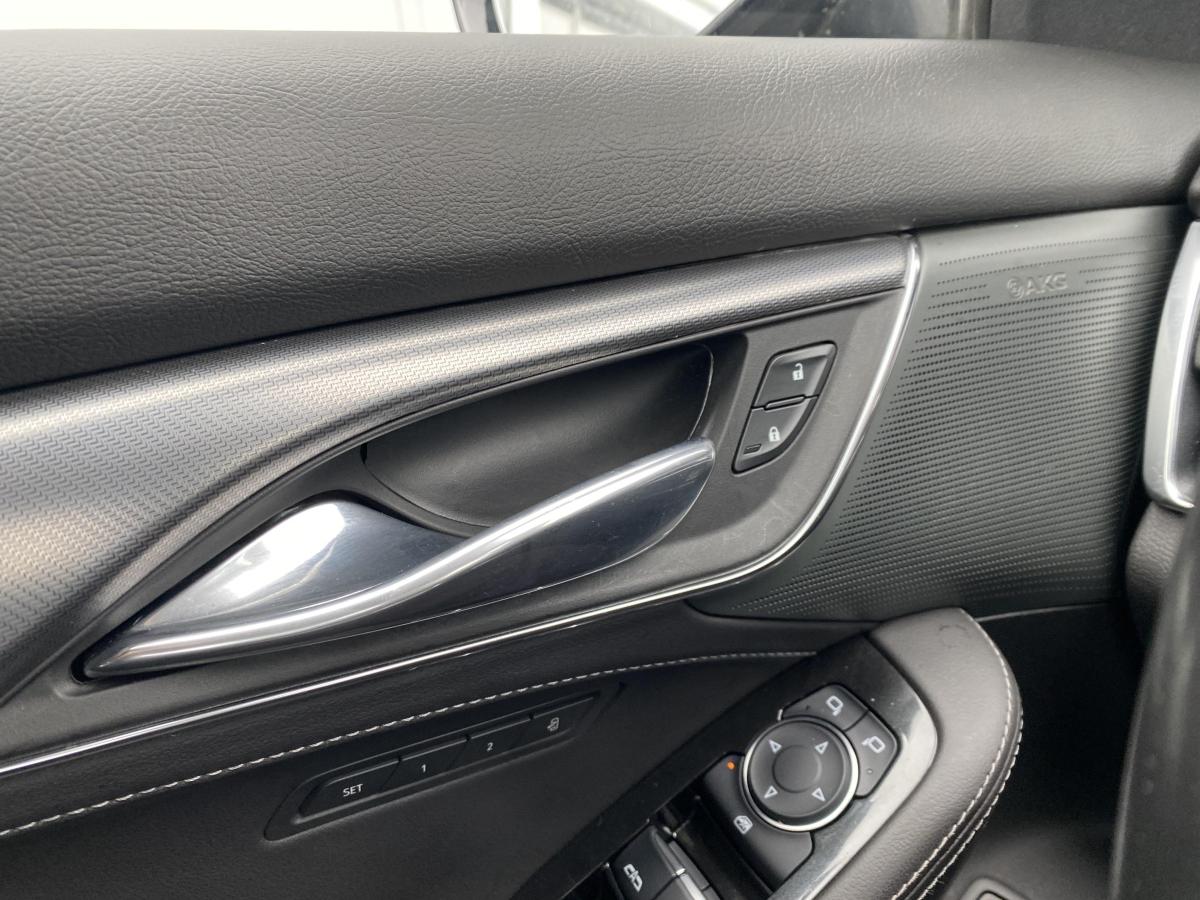 2025 Cadillac CT5 - Image 17