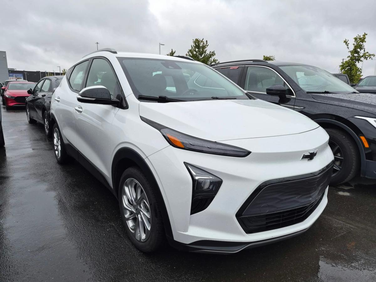 2023 Chevrolet Bolt EUV - Image 2