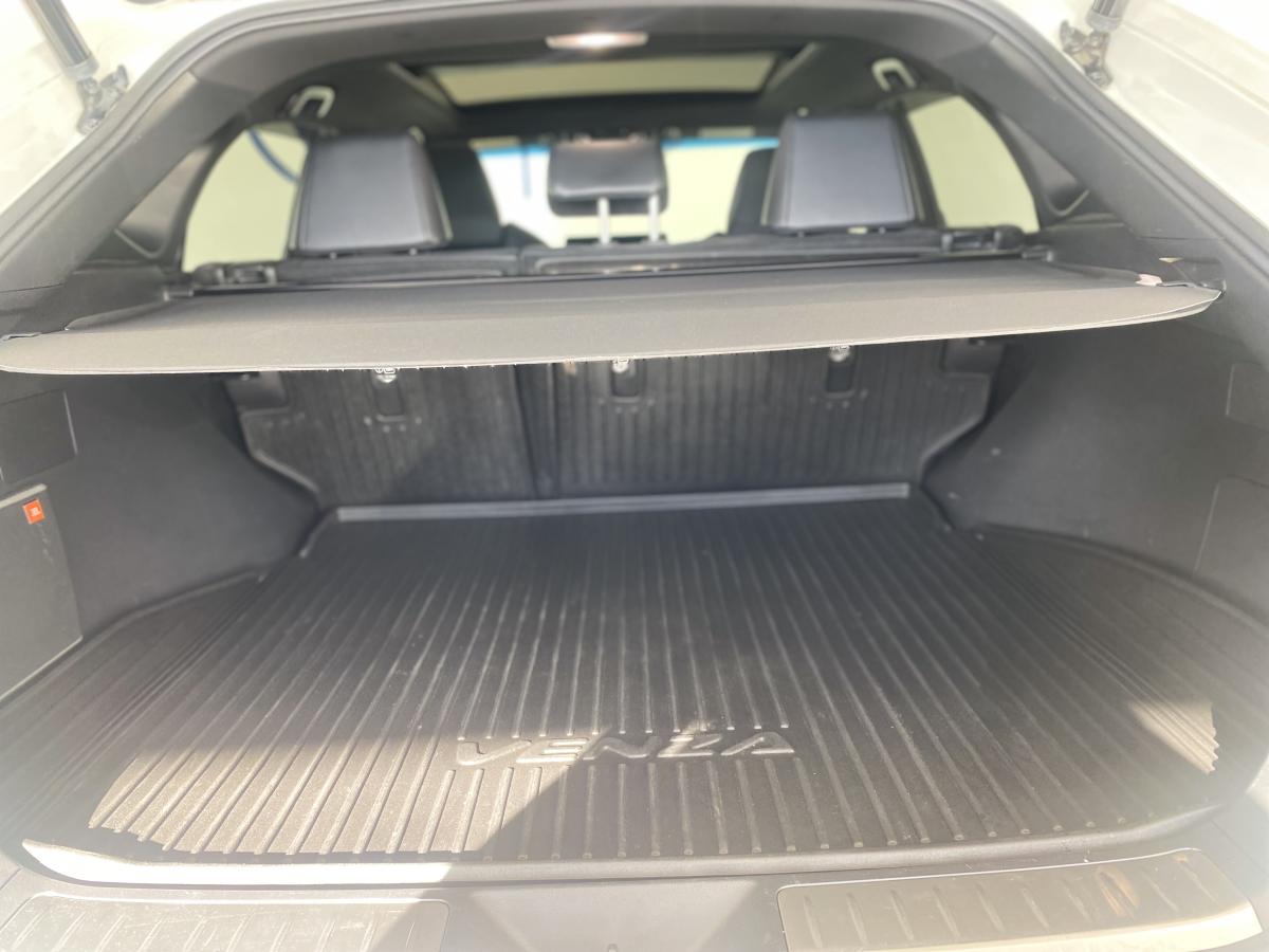 2021 Toyota Venza - Image 16