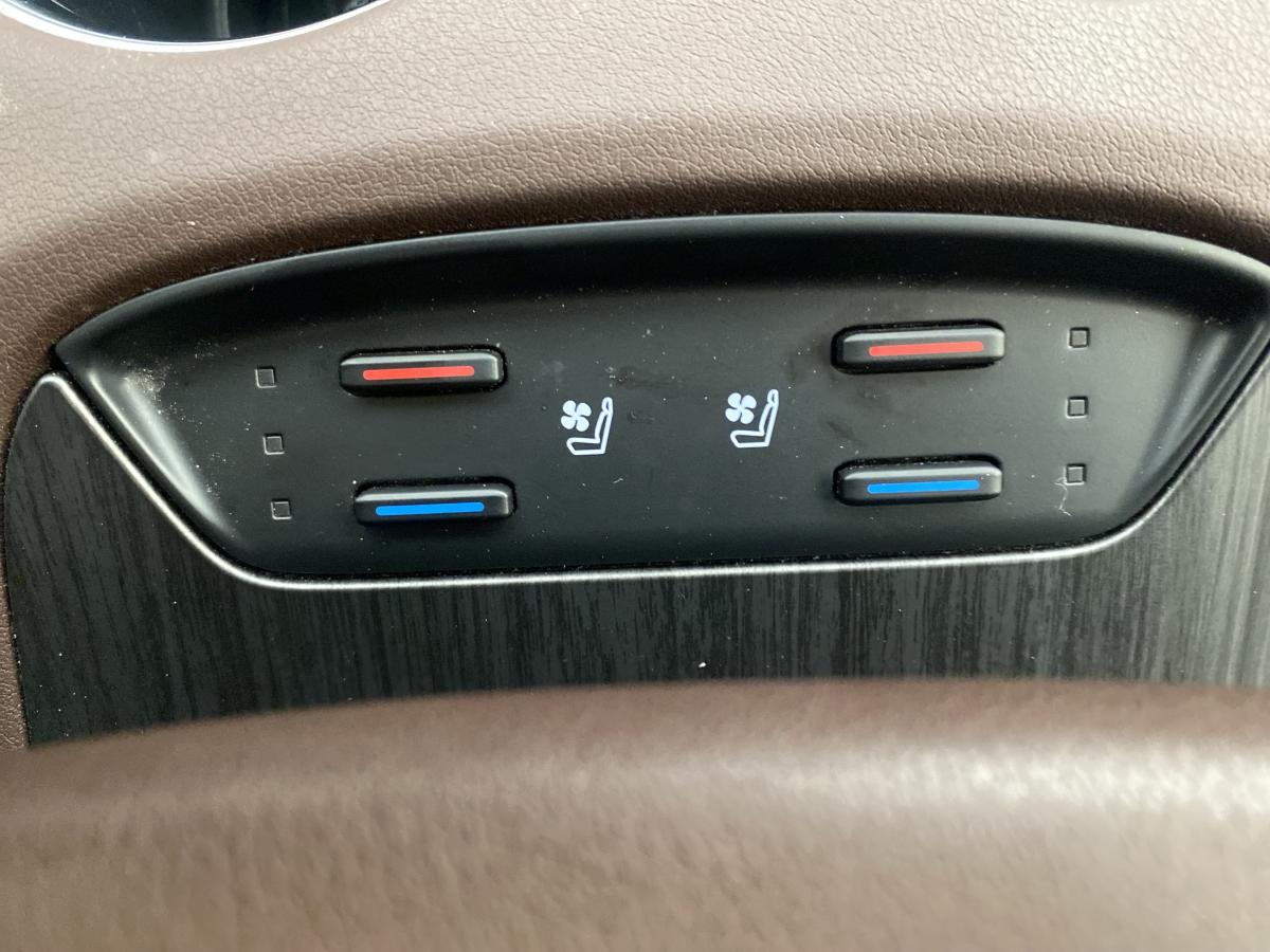 2021 Toyota Venza - Image 24