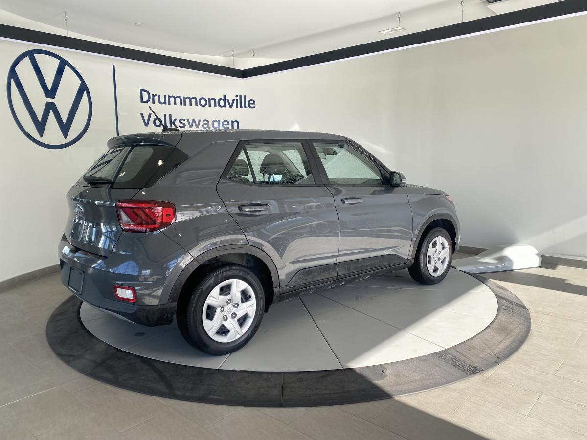 2025 Hyundai Venue - Image 9