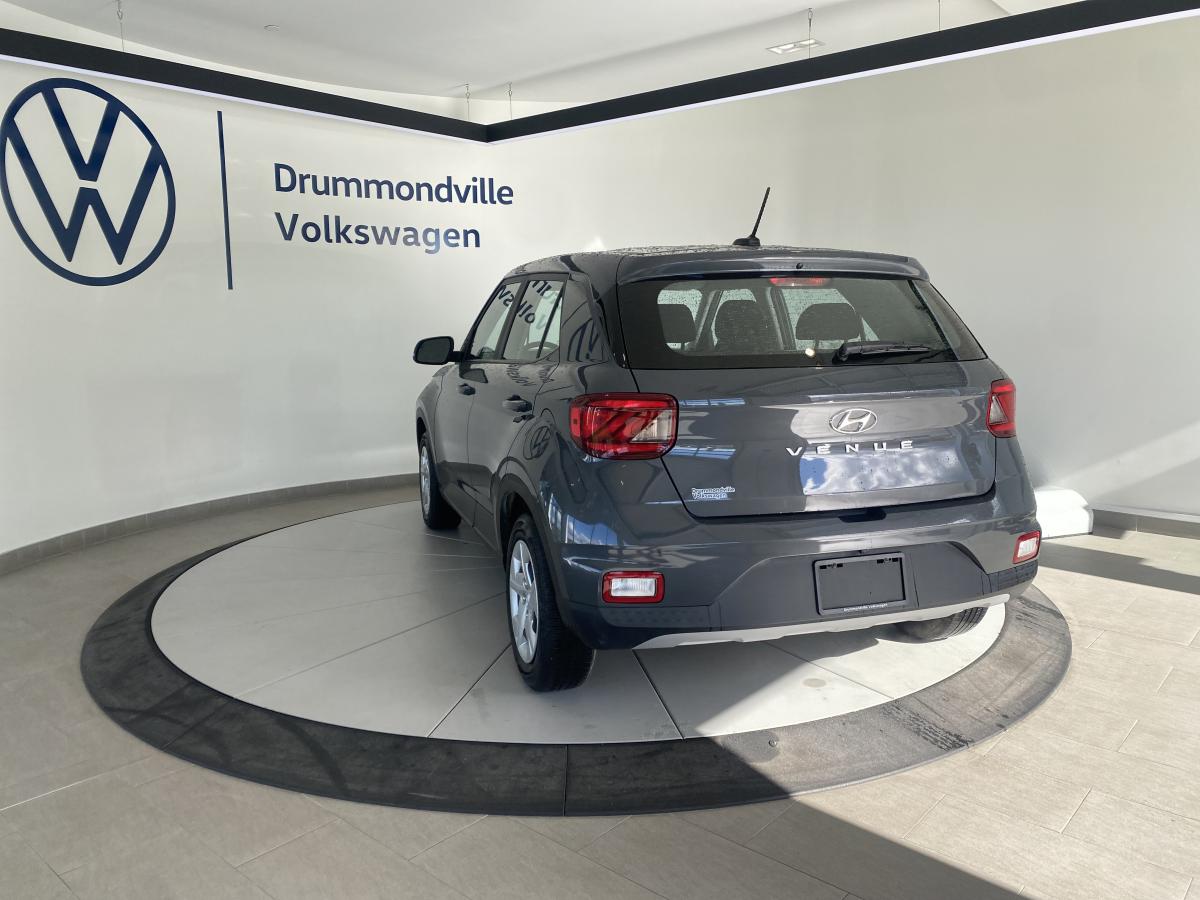 2025 Hyundai Venue - Image 12