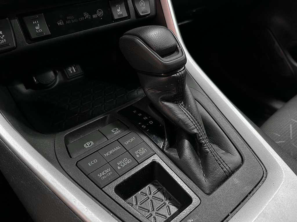 2023 Toyota Rav4 - Image 12
