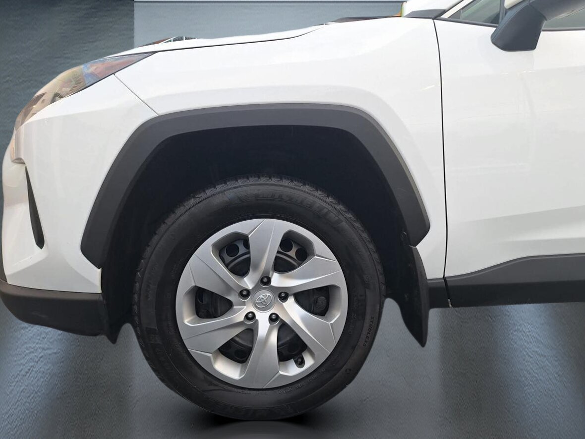 2022 Toyota RAV4 - Image 9