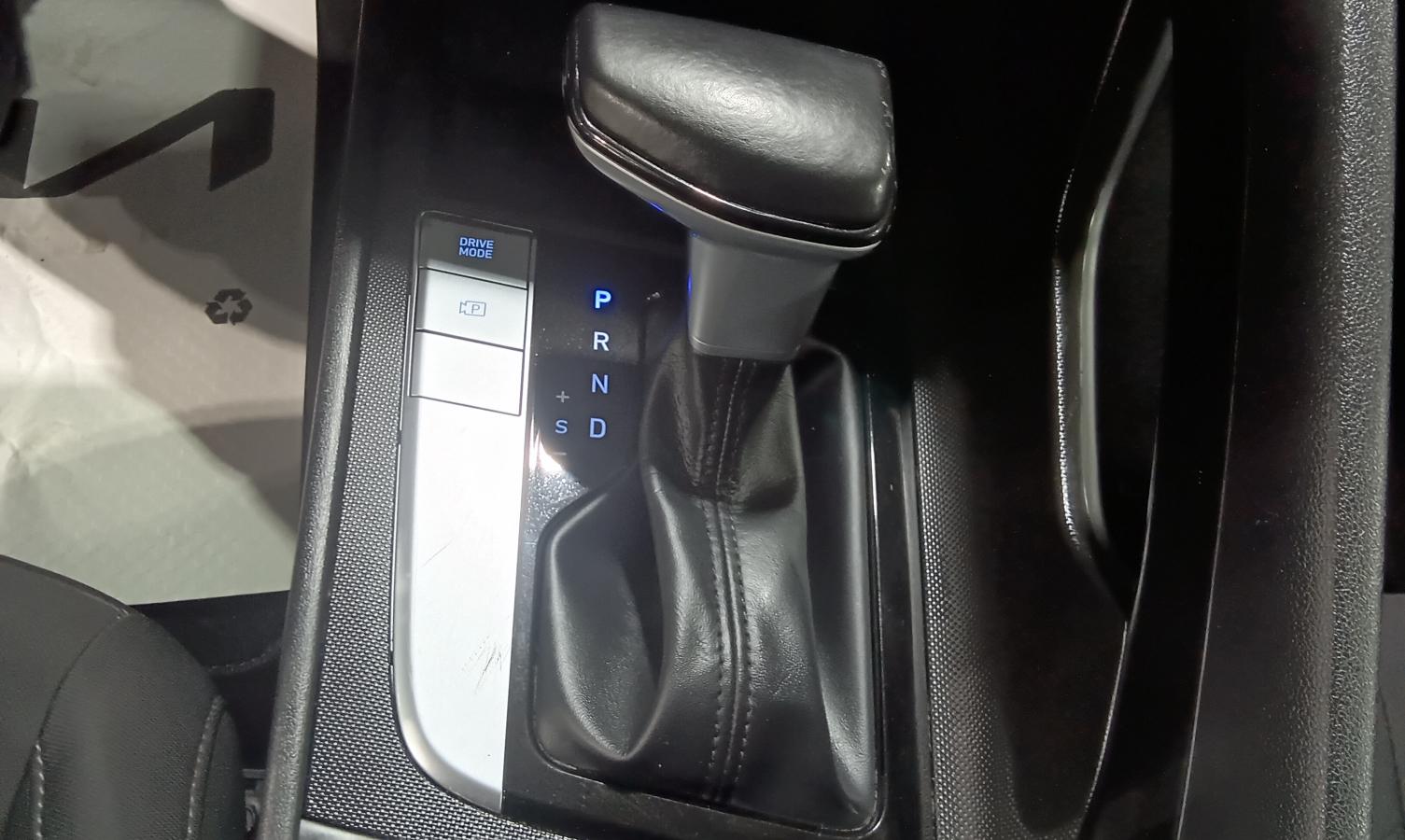 2021 Hyundai Elantra - Image 16