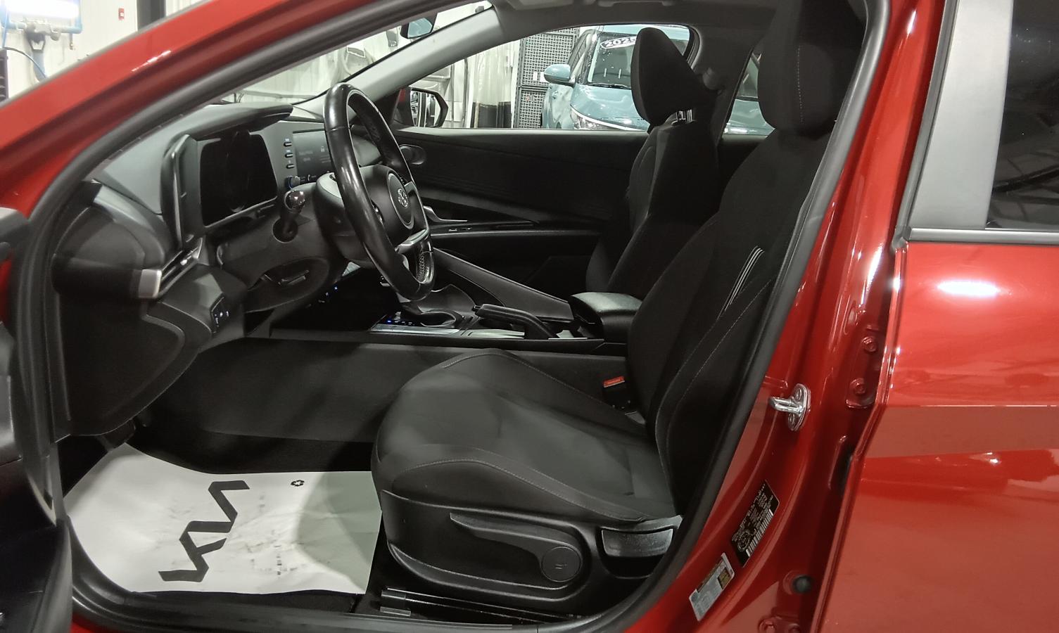2021 Hyundai Elantra - Image 18