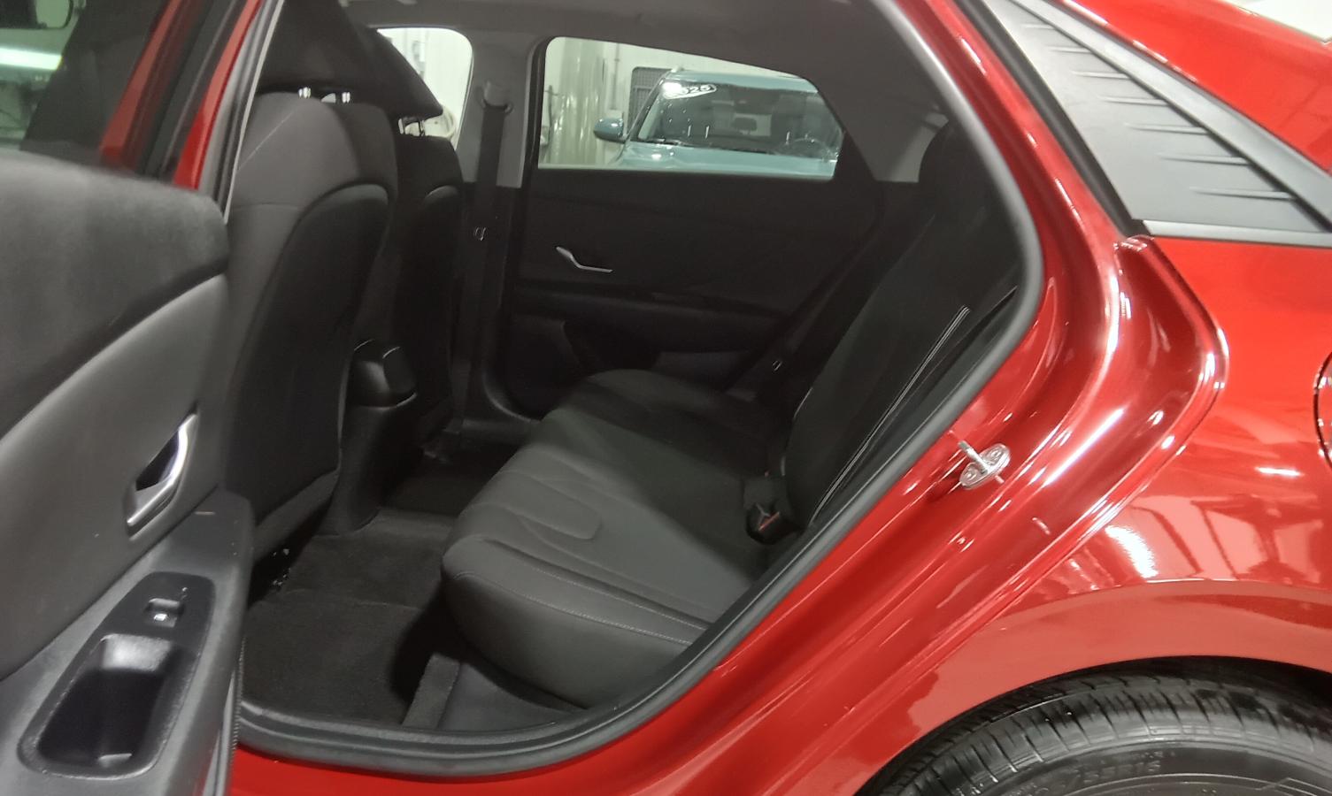 2021 Hyundai Elantra - Image 20