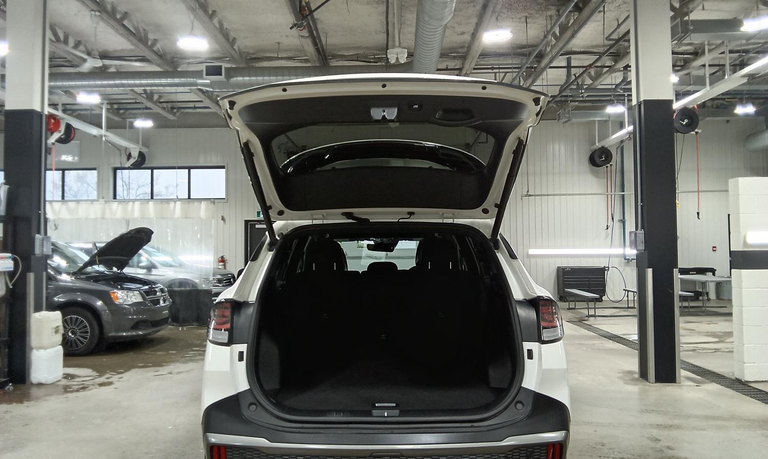 2023 Kia Sportage - Image 4