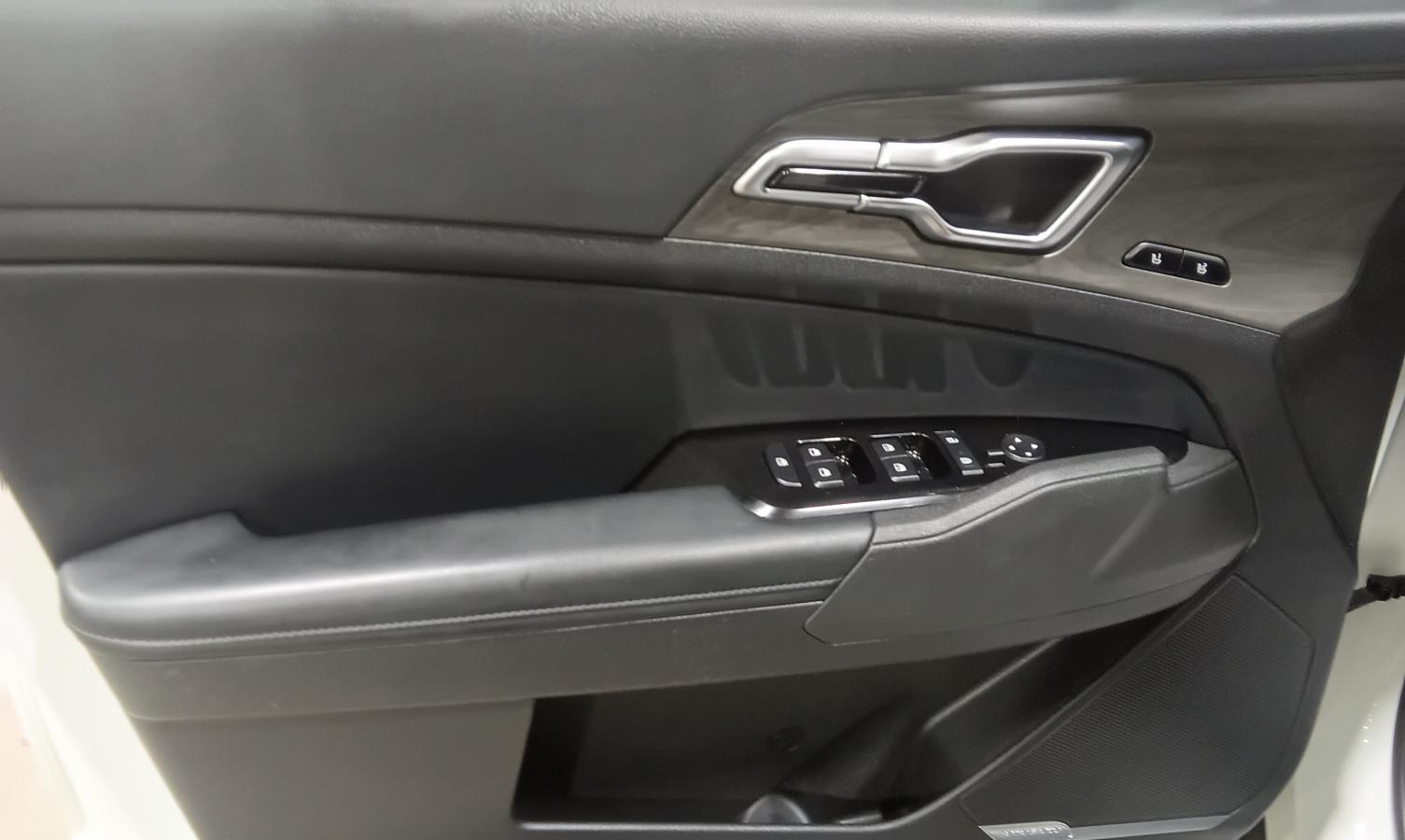 2023 Kia Sportage - Image 14