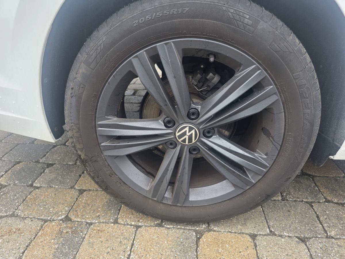 2023 Volkswagen Jetta - Image 9
