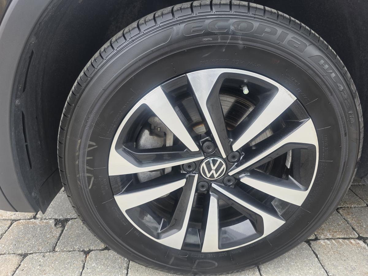 2023 Volkswagen Tiguan - Image 9