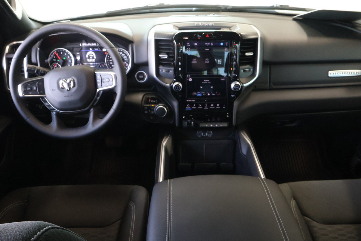 2025 Ram 1500 - Image 3